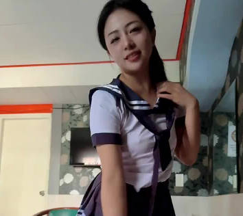  朋友幫我看水手服的尺寸一不小心就 宋雨川